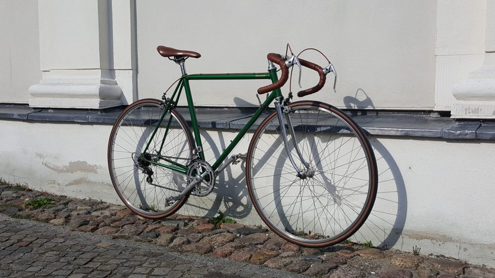 Vintage Rennrad Peugeot Ansicht schräg von vorn