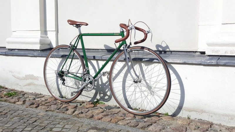 Vintage Rennrad von Peugeot Seitenanasicht