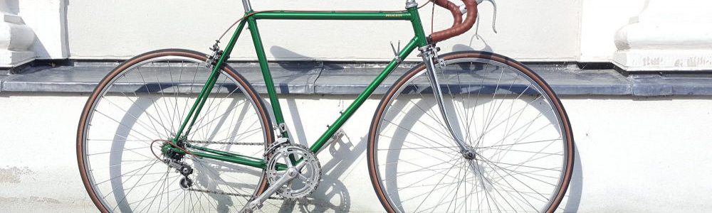 Vintage Rennrad Peugeot Seitenanasicht