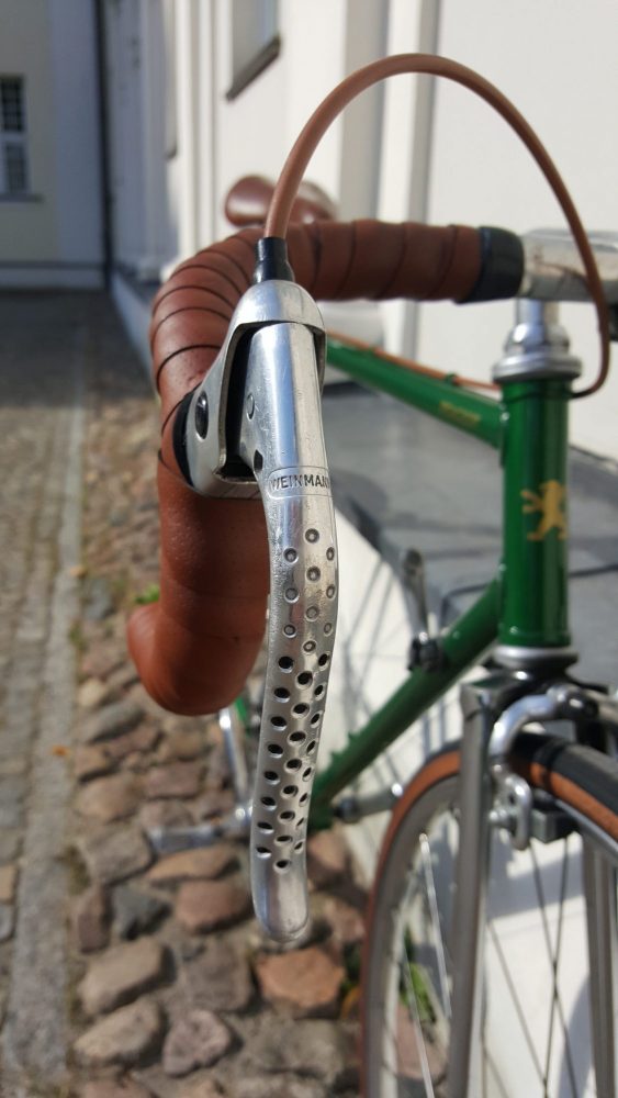 Vintage Rennrad Peugeot Detail ansicht Weinmannbremshebel