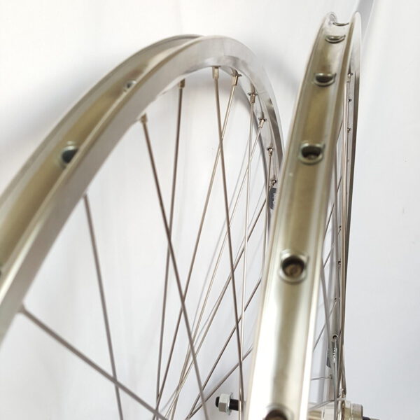 Laufradsatz 28 Zoll poliert für Vintage Rennräder 122-126 mm