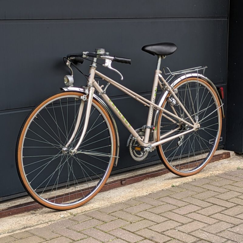 vintage-damenrennrad-peugeot-28-zoll-record-du-monde-past-bikes